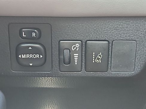 Used 2018 Toyota RAV4 XLE AWD/4WD image 17