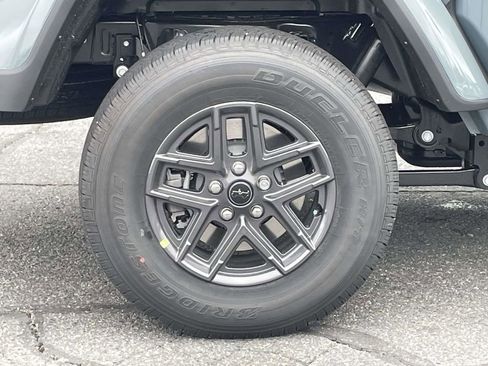 New 2026 Jeep Gladiator Sport AWD/4WD image 13