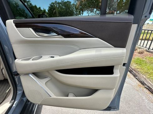 Used 2016 Cadillac Escalade ESV Luxury AWD/4WD image 15