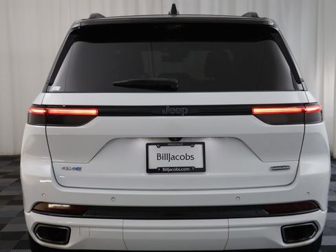 Used 2023 Jeep Grand Cherokee Overland w/ Advanced Protech Group III image 18