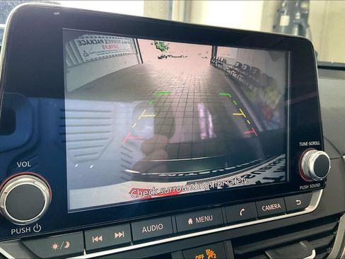 Used 2025 Nissan Altima 2.5 SV FWD image 12
