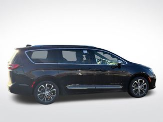 New 2026 Chrysler Pacifica Pinnacle w/ Trailer Tow Group video 2