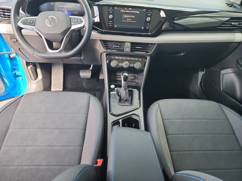 Certified 2024 Volkswagen Taos SE FWD image 15