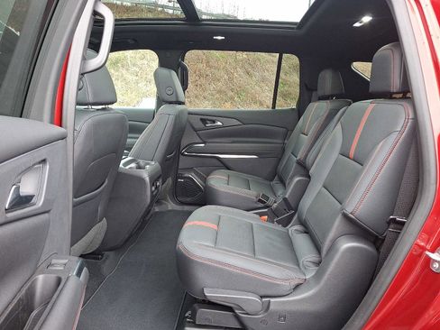 Used 2024 Chevrolet Traverse RS image 11