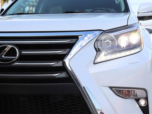 Used 2018 Lexus GX 460 Premium AWD/4WD image 40