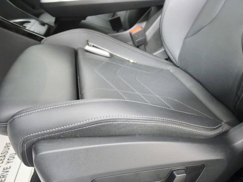 Used 2025 BMW X2 xDrive28i image 9