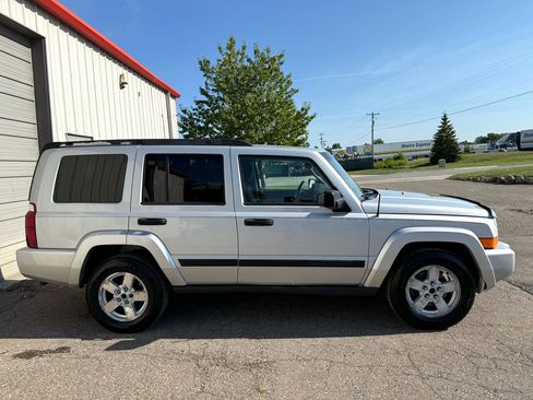 Used 2006 Jeep Commander 4WD image 4