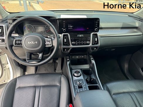 Certified 2022 Kia Sorento EX w/ Panoramic Sunroof Package AWD/4WD image 13