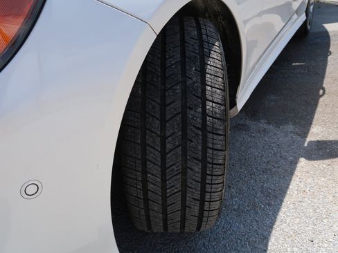 Used 2014 Mercedes-Benz E 550 4MATIC Sedan image 51