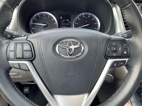 Used 2017 Toyota Highlander Limited AWD/4WD image 11