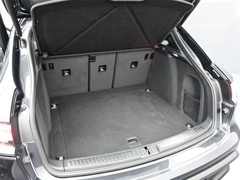 Certified 2025 Porsche Macan image 18