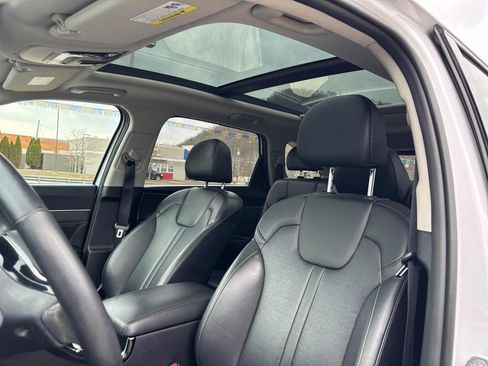 Used 2023 Kia Sorento SX image 9