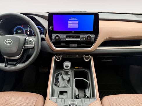 Used 2024 Toyota Grand Highlander AWD image 11