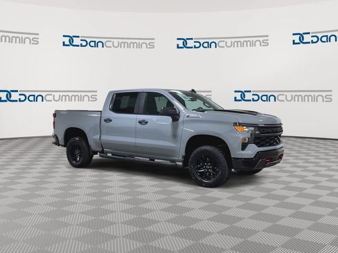 Used 2025 Chevrolet Silverado 1500 Custom Trail Boss w/ LPO, Dark Essentials Package AWD/4WD image 3