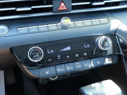 Used 2024 Hyundai Elantra Limited image 15