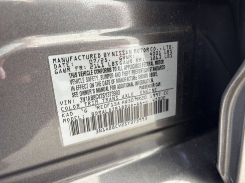 Used 2025 Nissan Sentra SV FWD image 29