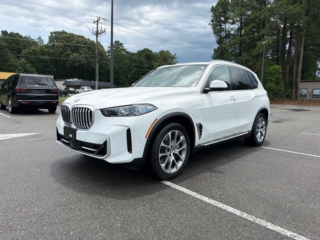 Used 2025 BMW X5 xDrive50e AWD/4WD image 1
