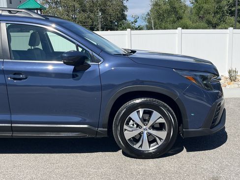 Certified 2025 Subaru Ascent Premium w/ Popular Package #2 AWD/4WD image 8