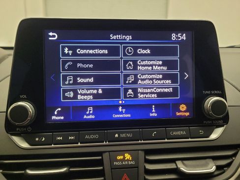 Used 2025 Nissan Altima 2.5 SV FWD image 25