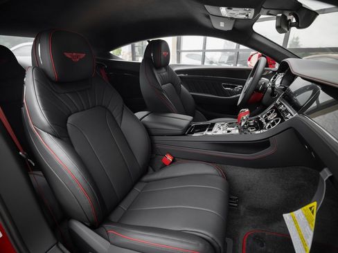 Used 2024 Bentley Continental GT image 8
