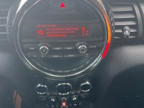 Used 2015 MINI Cooper 4-Door Hardtop image 19