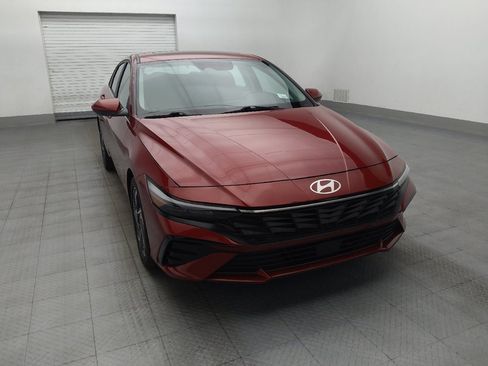 Used 2025 Hyundai Elantra SEL FWD image 13