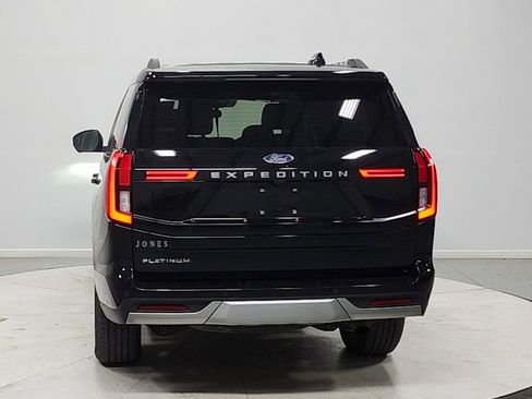 Used 2025 Ford Expedition Platinum AWD/4WD image 6