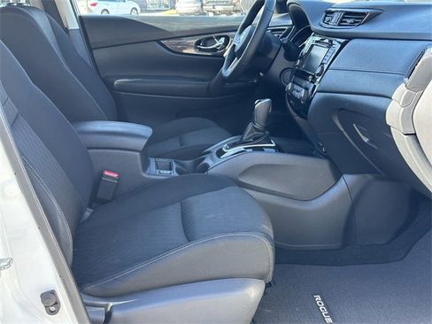 Certified 2020 Nissan Rogue SV image 14