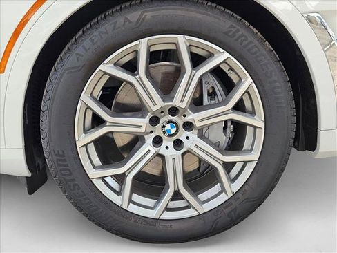 Used 2026 BMW X7 xDrive40i w/ Premium Package image 16