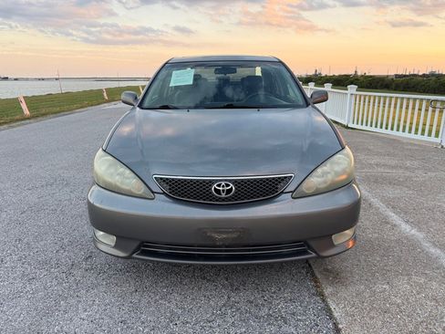 Used 2005 Toyota Camry SE image 2