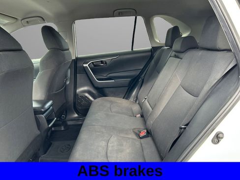 Used 2020 Toyota RAV4 LE image 10