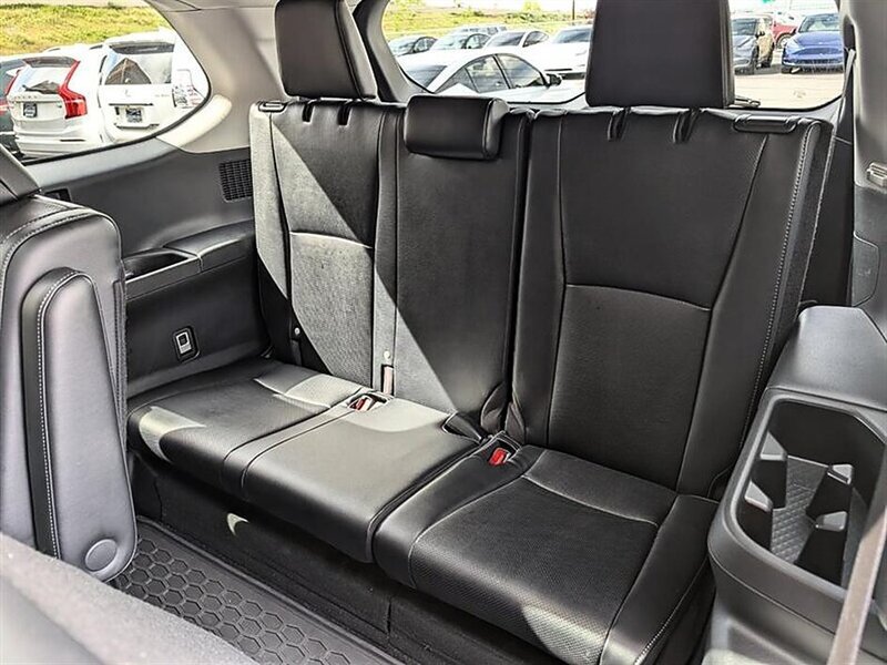 Used 2024 Toyota Grand Highlander AWD image 29