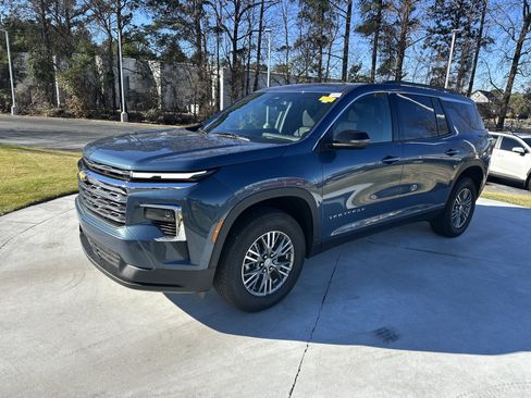 Used 2026 Chevrolet Traverse LT image 5