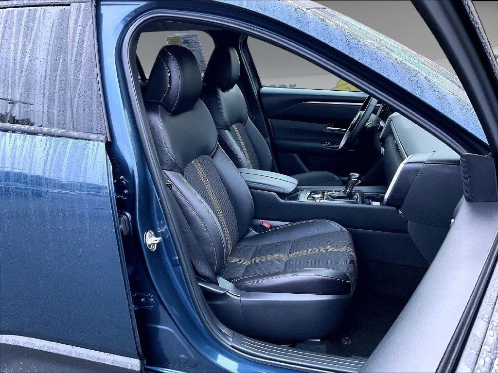 Used 2025 MAZDA CX-50 AWD 2.5 S w/ Cargo Package image 11