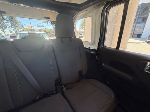 Used 2025 Jeep Wrangler Unlimited Sahara AWD/4WD image 35