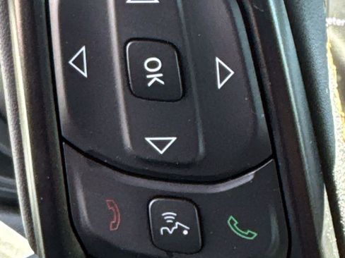 Used 2024 Jeep Wrangler Unlimited w/ Convenience Group AWD/4WD image 18