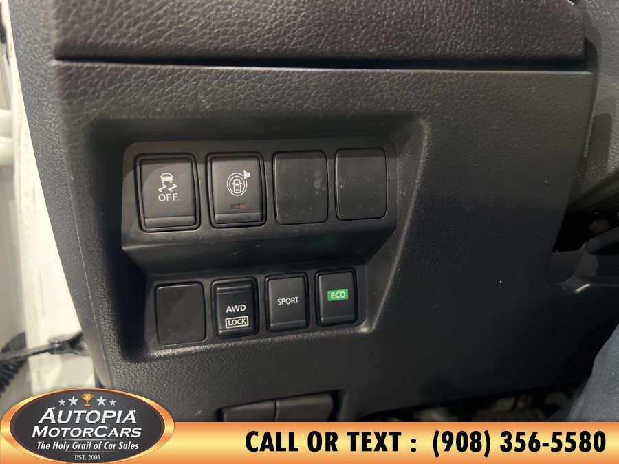 Used 2017 Nissan Rogue SV AWD/4WD image 19