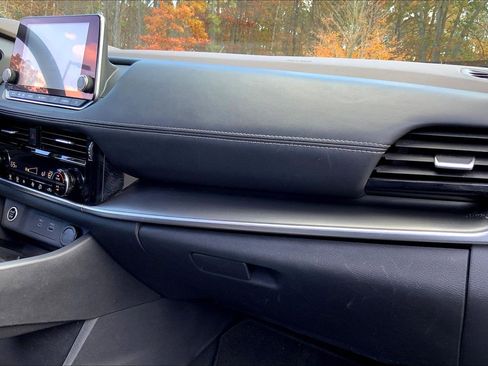 Used 2021 Nissan Rogue SV image 18