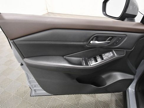 Used 2023 Nissan Rogue SL w/ SL Premium Package image 13