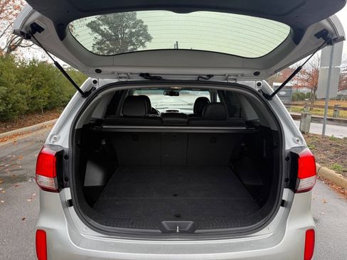 Used 2015 Kia Sorento LX image 10