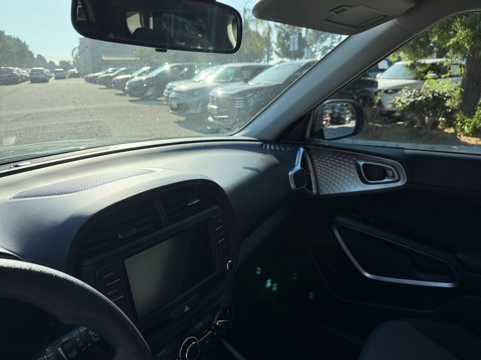 Used 2025 Kia Soul LX w/ LX Technology Package FWD image 31