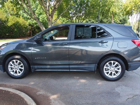 Used 2021 Chevrolet Equinox LS w/ LS Convenience Package FWD image 2