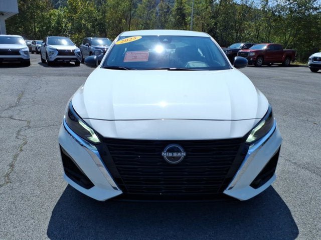 Used 2025 Nissan Altima 2.5 SV FWD image 2