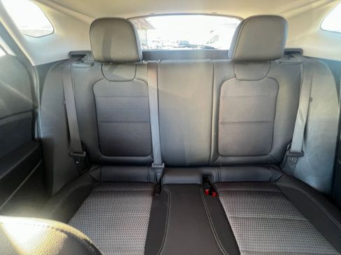 Used 2025 Chevrolet Trax LT image 38