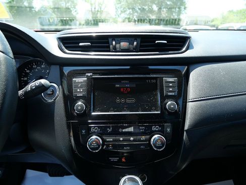 Used 2019 Nissan Rogue SV AWD/4WD image 14