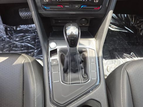 Used 2024 Volkswagen Tiguan SE FWD image 32