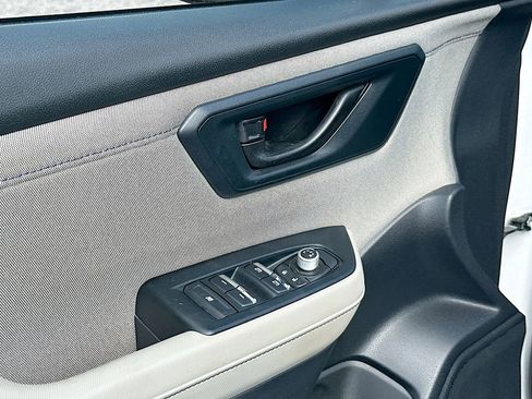 Certified 2025 Subaru Forester Premium AWD/4WD image 17