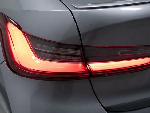Used 2023 BMW 330i Sedan w/ M Sport Package image 31