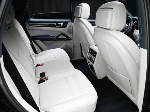 Used 2022 Porsche Cayenne S image 63