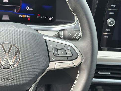 New 2026 Volkswagen Taos SE FWD image 25